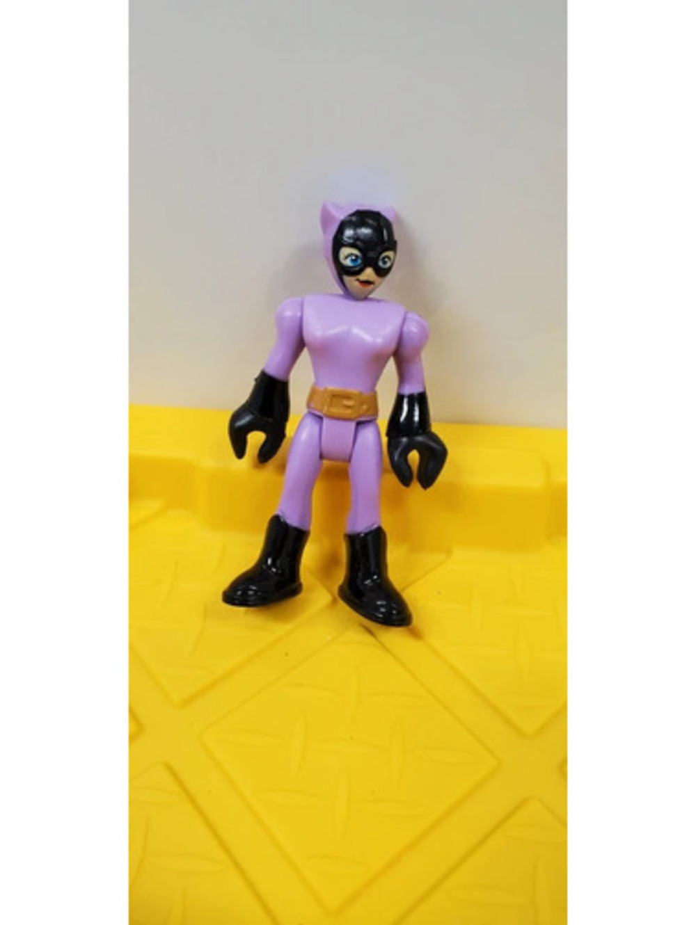Fisher Price Imaginext DC Super Friends Catwoman Purple Suit Action Figure